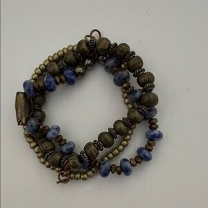 Chic Beaded Bracelet with Blue and Gold Tones